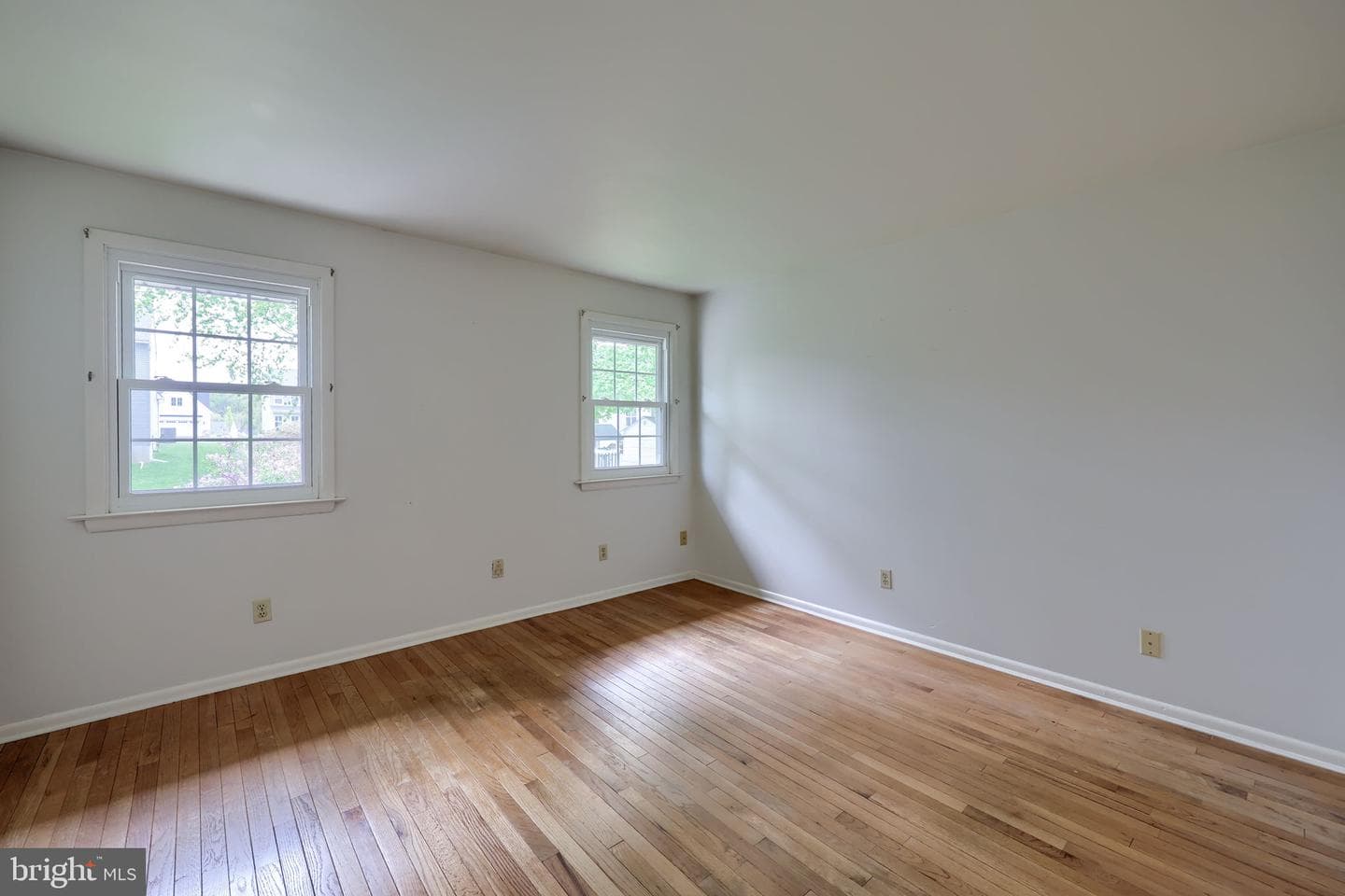 33 Woodland Avenue photo 16