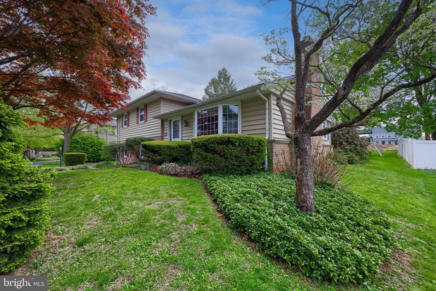 33 Woodland Avenue photo 2