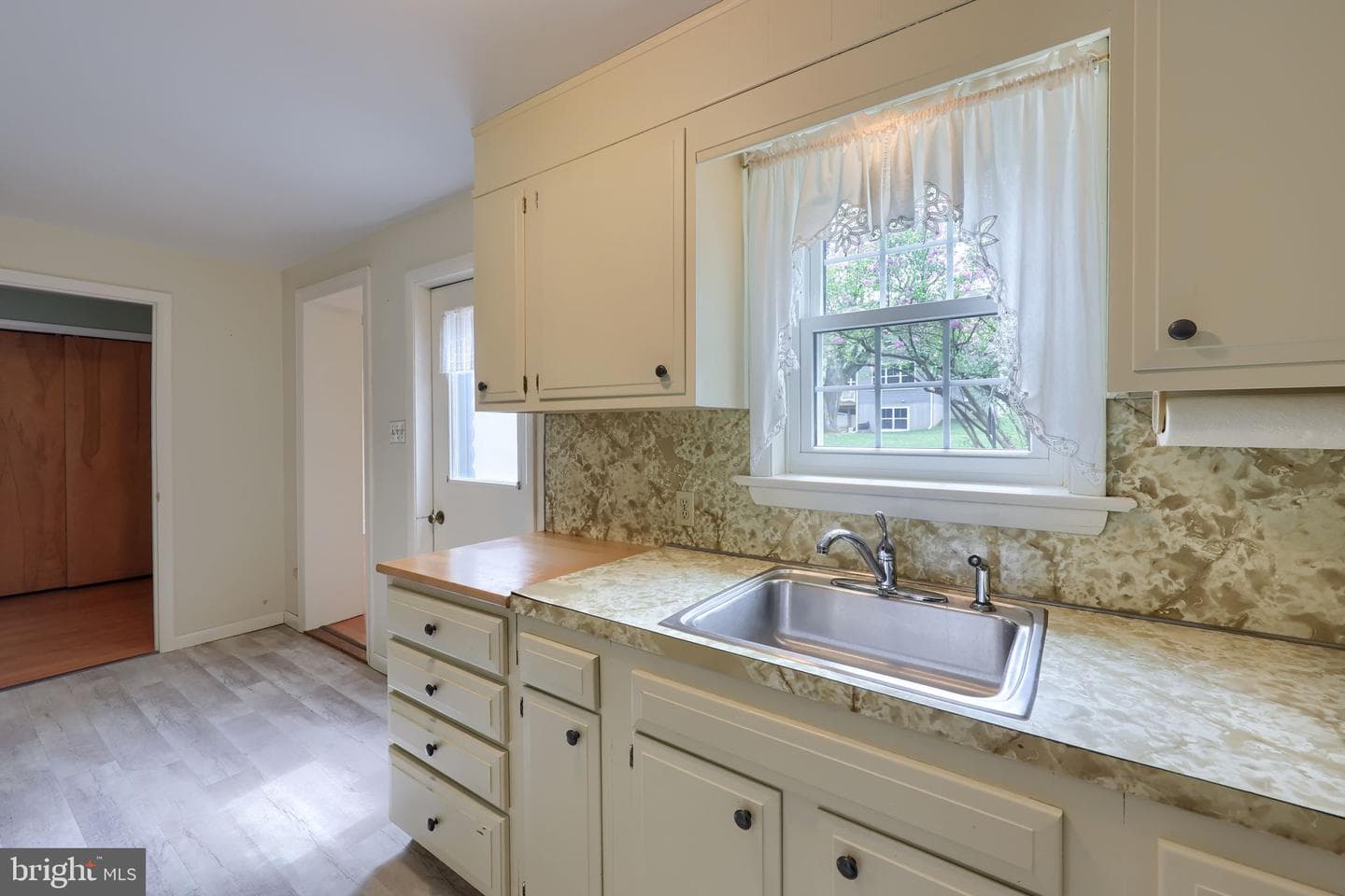 33 Woodland Avenue photo 27
