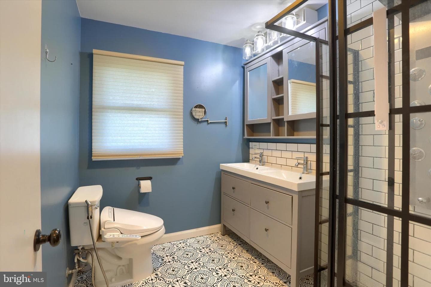 413 Birchland Avenue photo 19