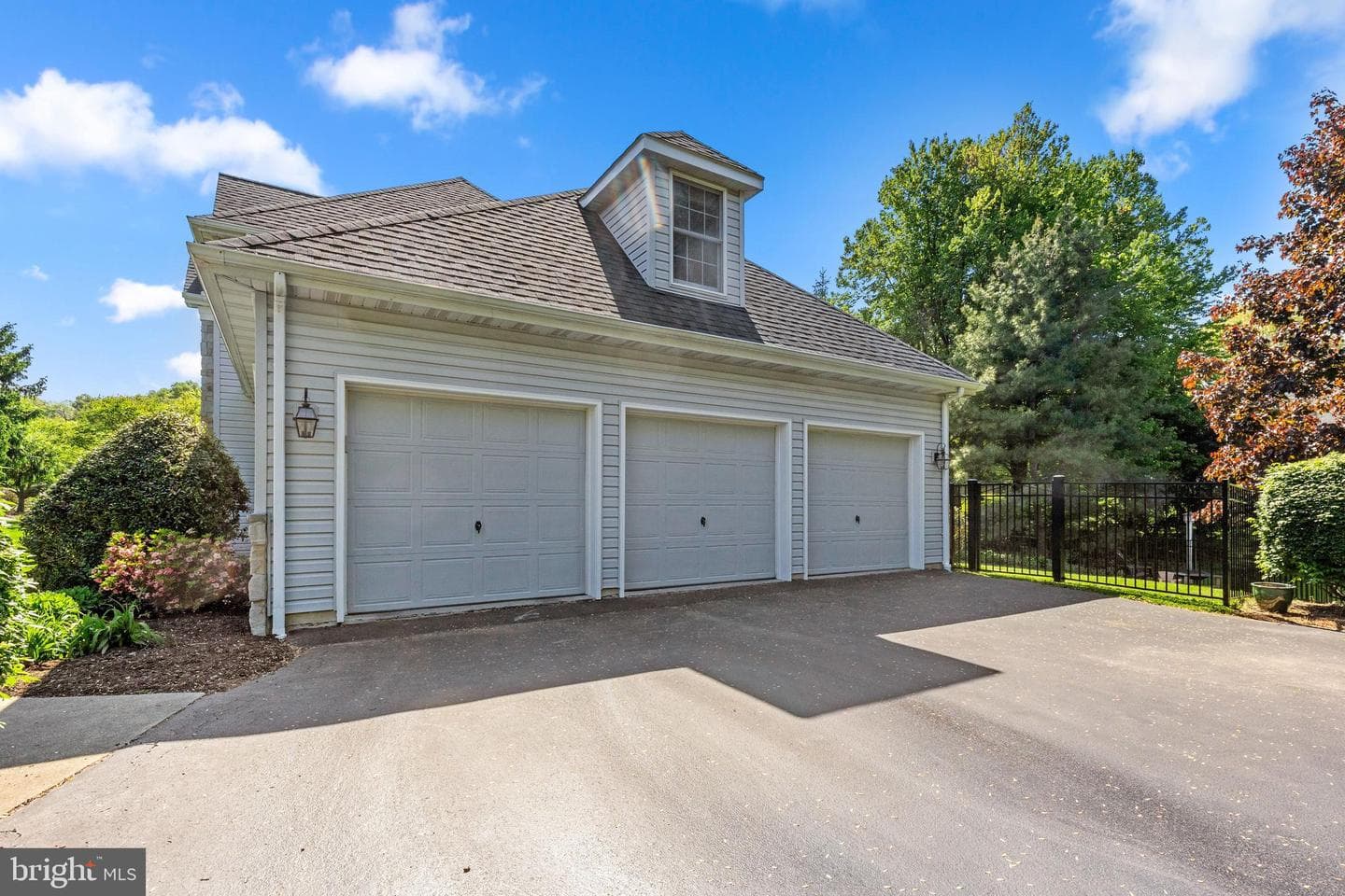 1358 Sylvan photo 4