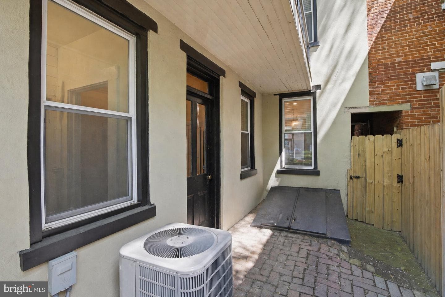 120 Nevin Street photo 33