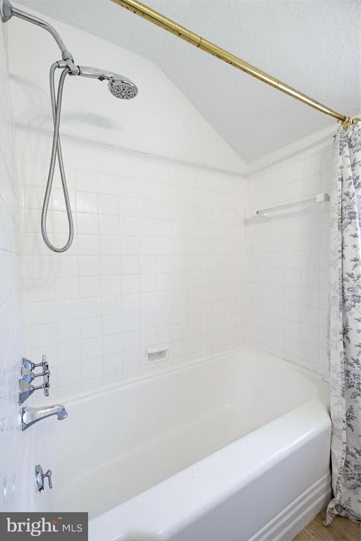 975 Salisbury Court photo 29