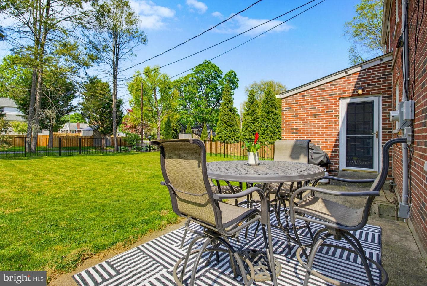 975 Salisbury Court photo 35
