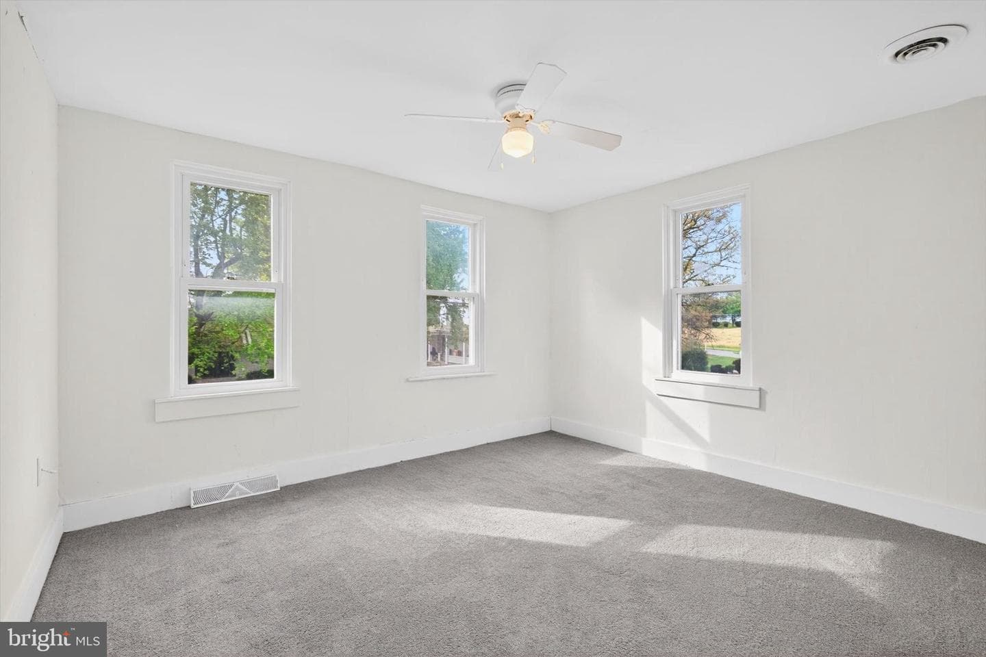 2147 Cloverleaf Road photo 22