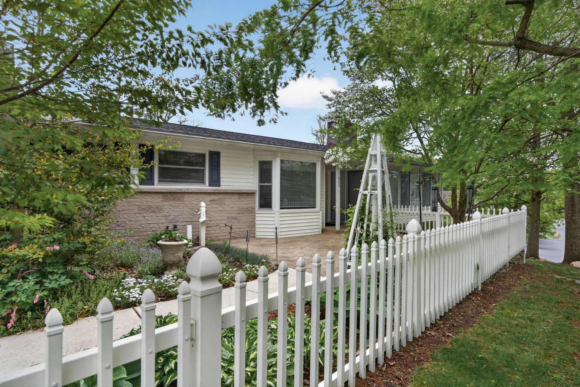 605 Groff Avenue photo 3