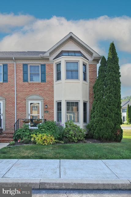 525 Cobblestone Lane, Lancaster