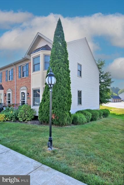 525 Cobblestone Lane, Lancaster