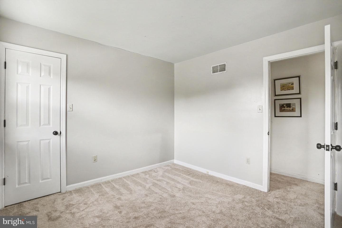 228 Cliff Lane photo 30
