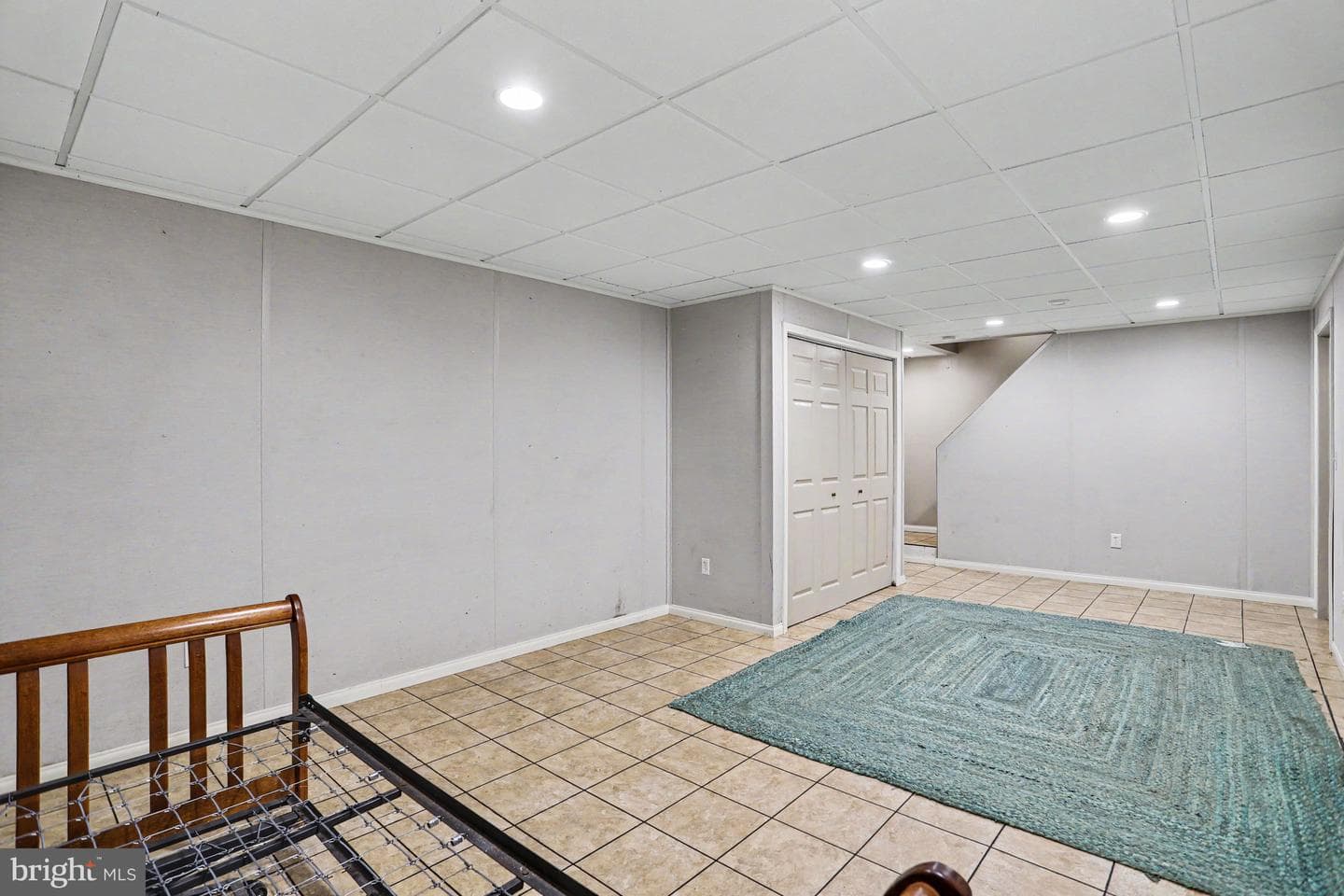 228 Cliff Lane photo 32