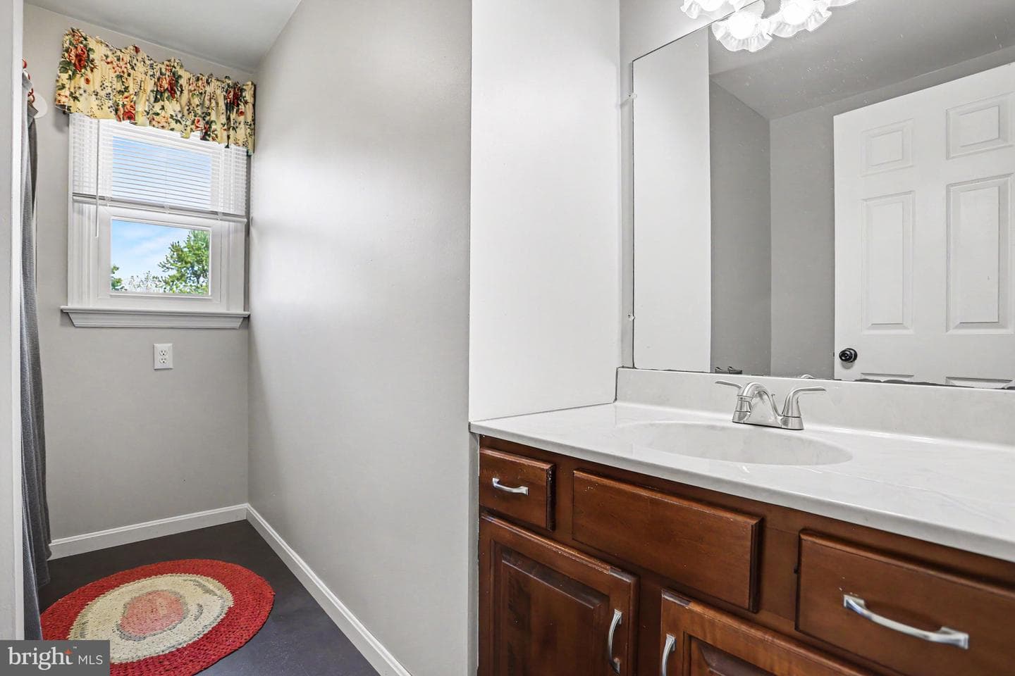 228 Cliff Lane photo 35