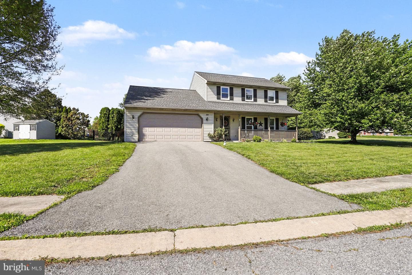 228 Cliff Lane photo 4