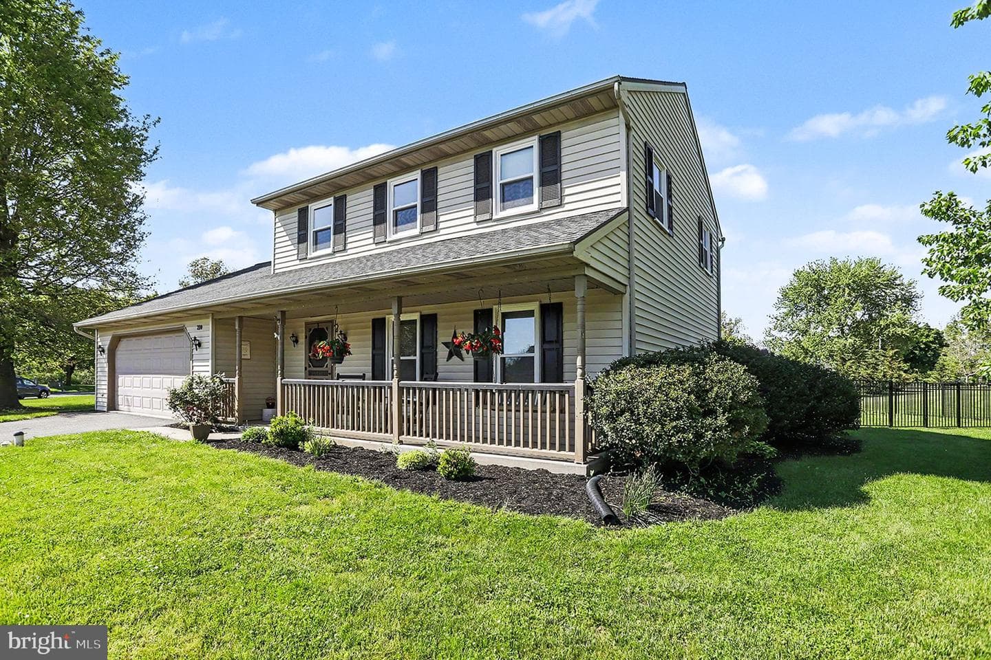 228 Cliff Lane photo 5