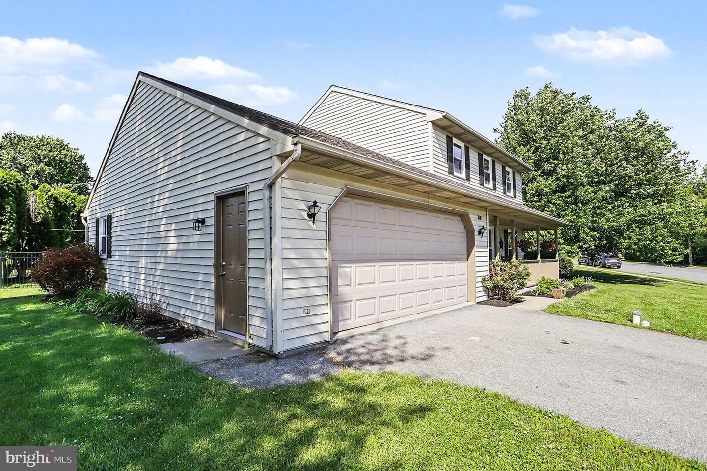 228 Cliff Lane photo 7