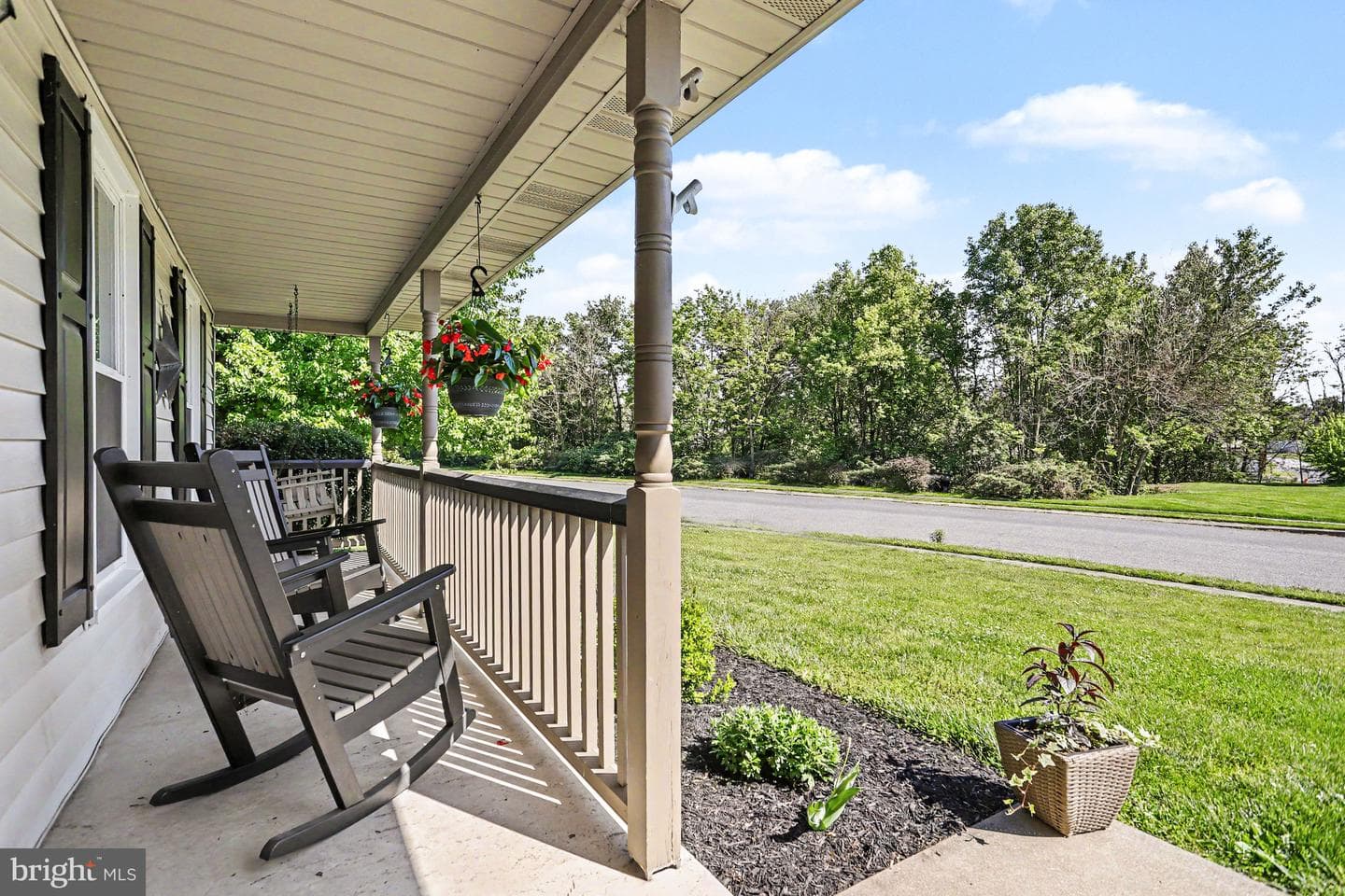 228 Cliff Lane photo 9