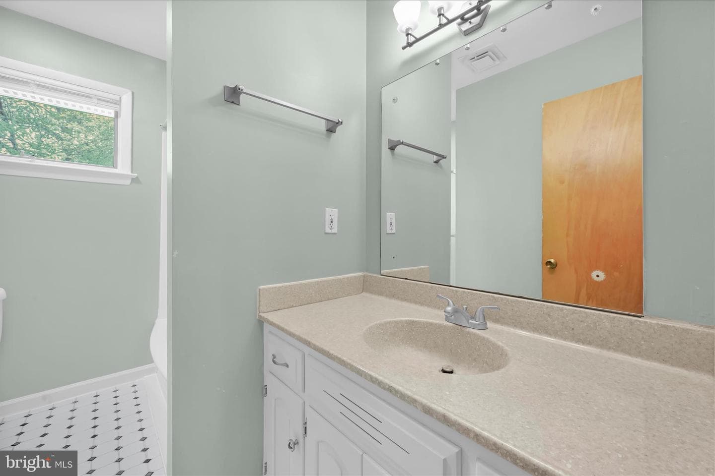 311 N Penryn Road photo 26