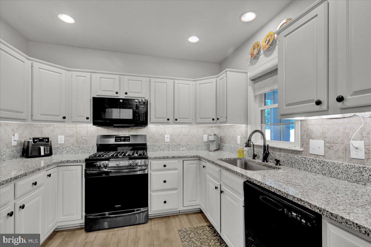 2693 Cobblestone Lane photo 17