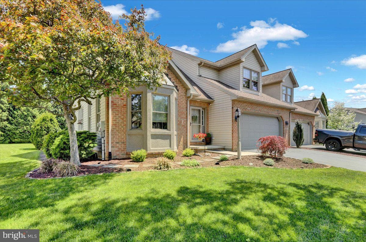 2693 Cobblestone Lane photo 3