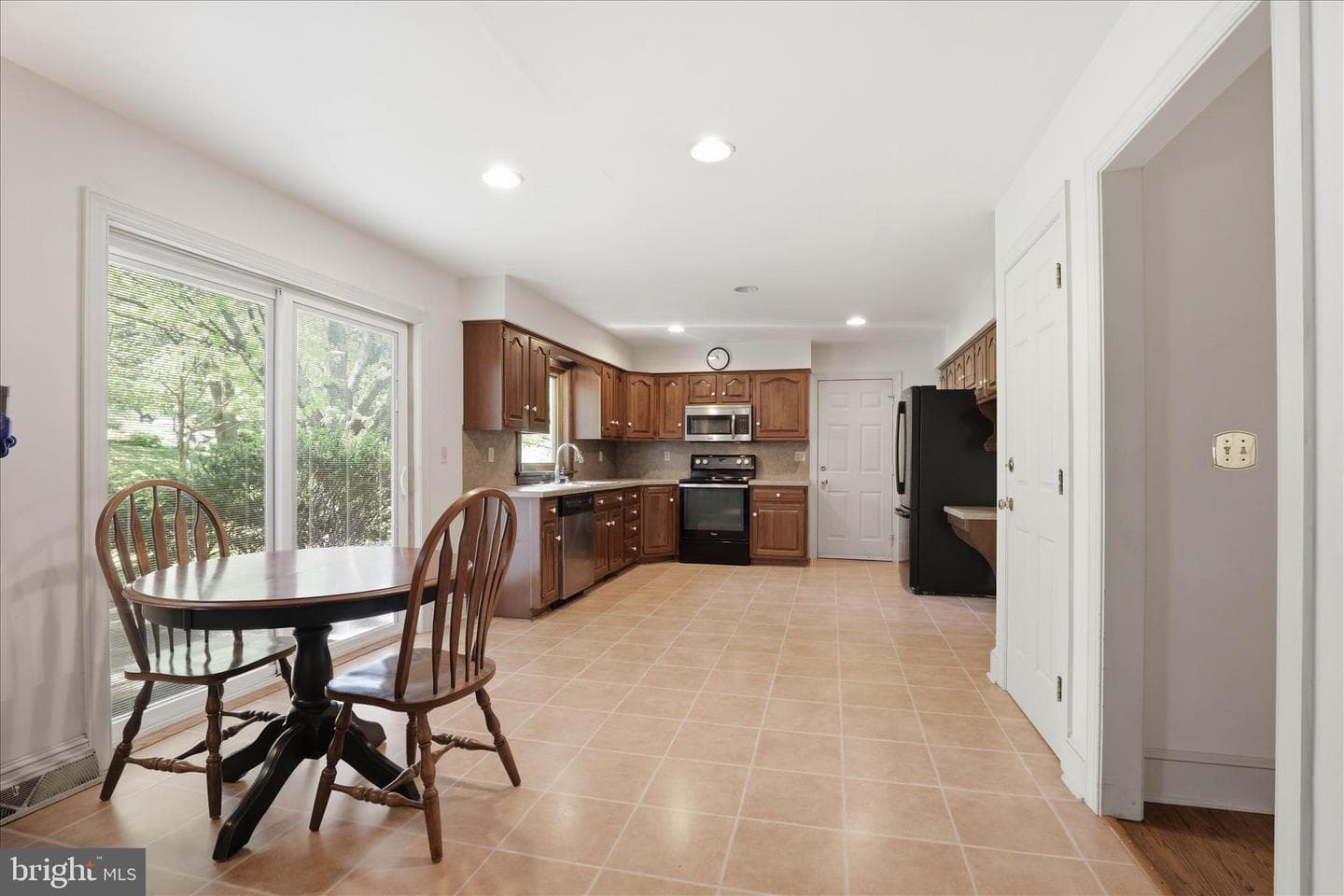 410 Cardinal Court photo 13