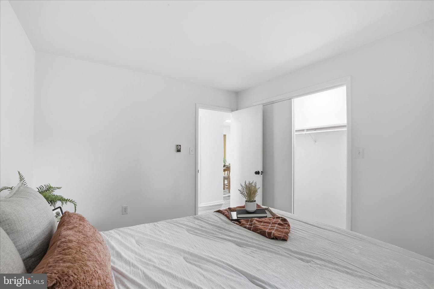 947 Hill Street photo 18