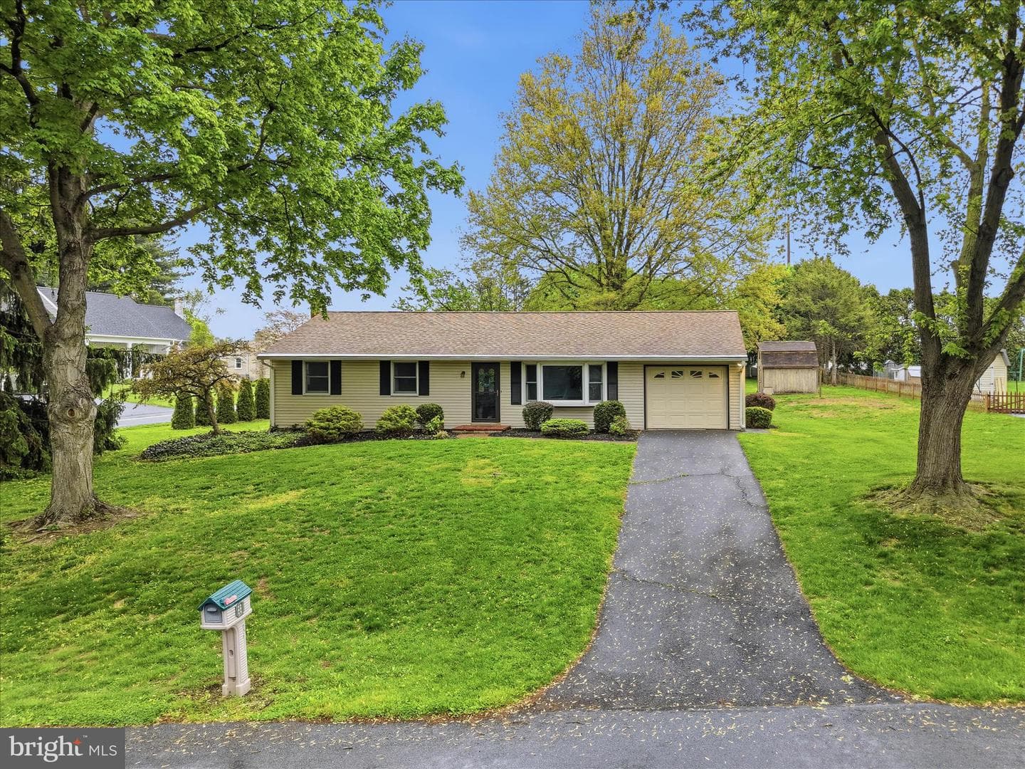947 Hill Street photo 2