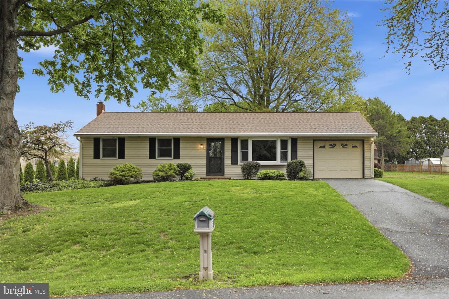 947 Hill Street photo 40