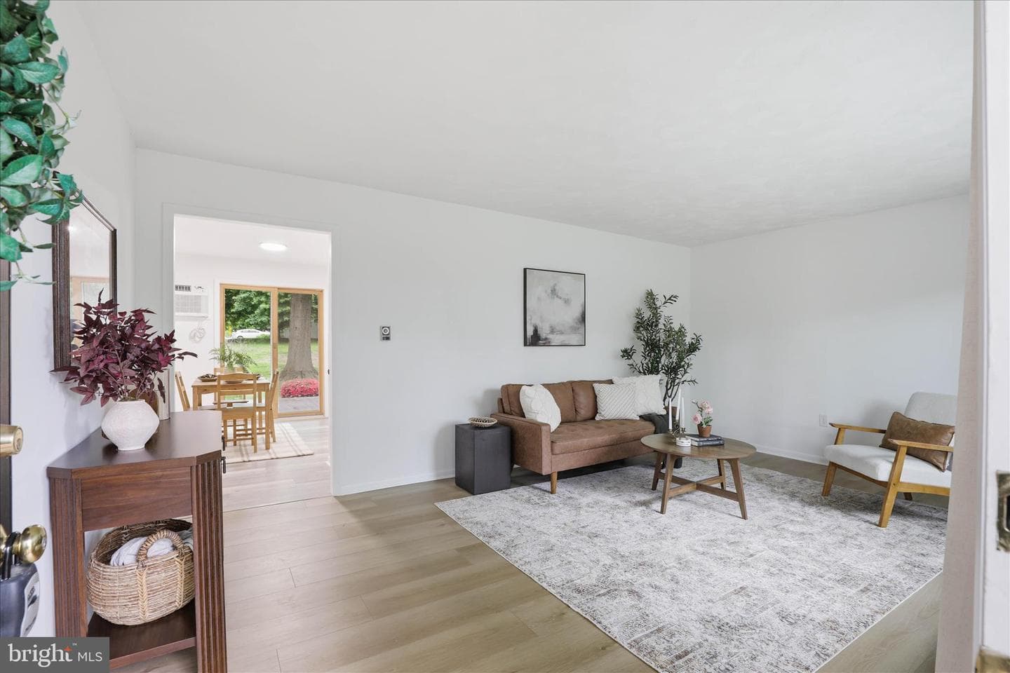 947 Hill Street photo 6