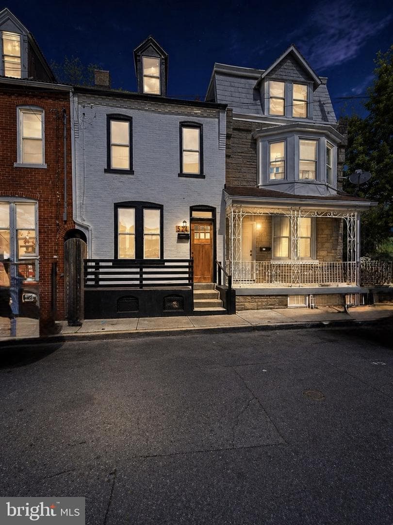 524 Locust Street photo 2