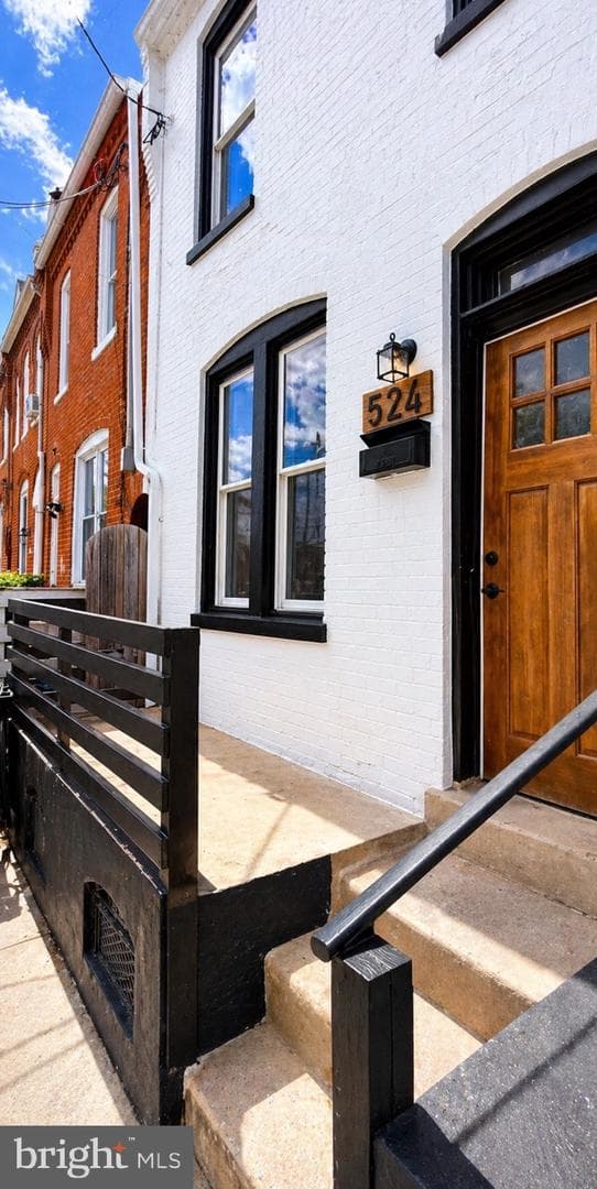 524 Locust Street photo 3