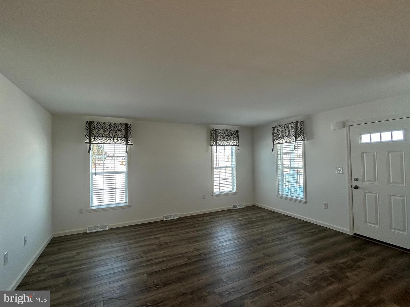 432 Eastwood Lane photo 3