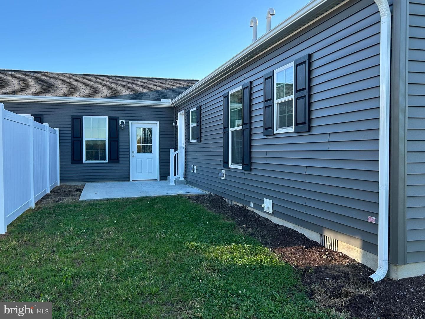 433 Eastwood Lane photo 3