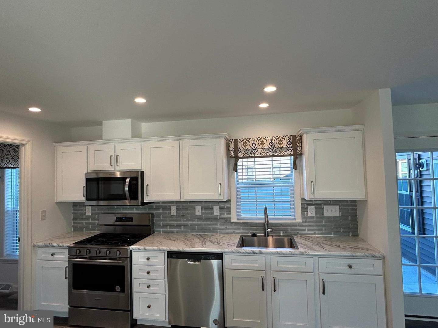 433 Eastwood Lane photo 9