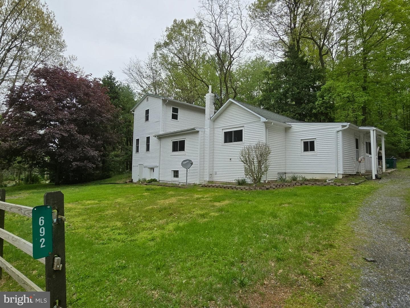 692 Cassell Road photo 1