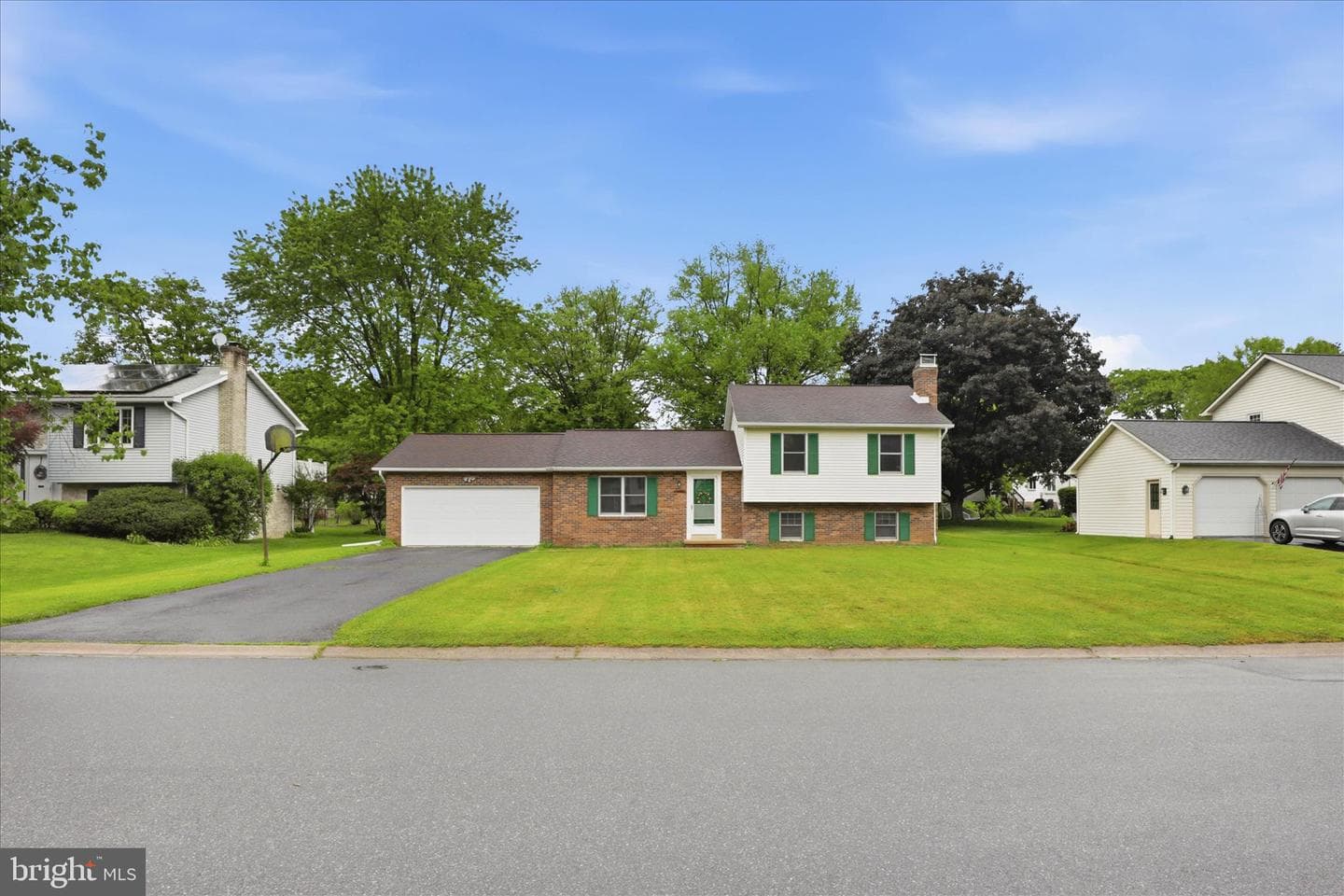 3137 Woodridge Drive photo 2