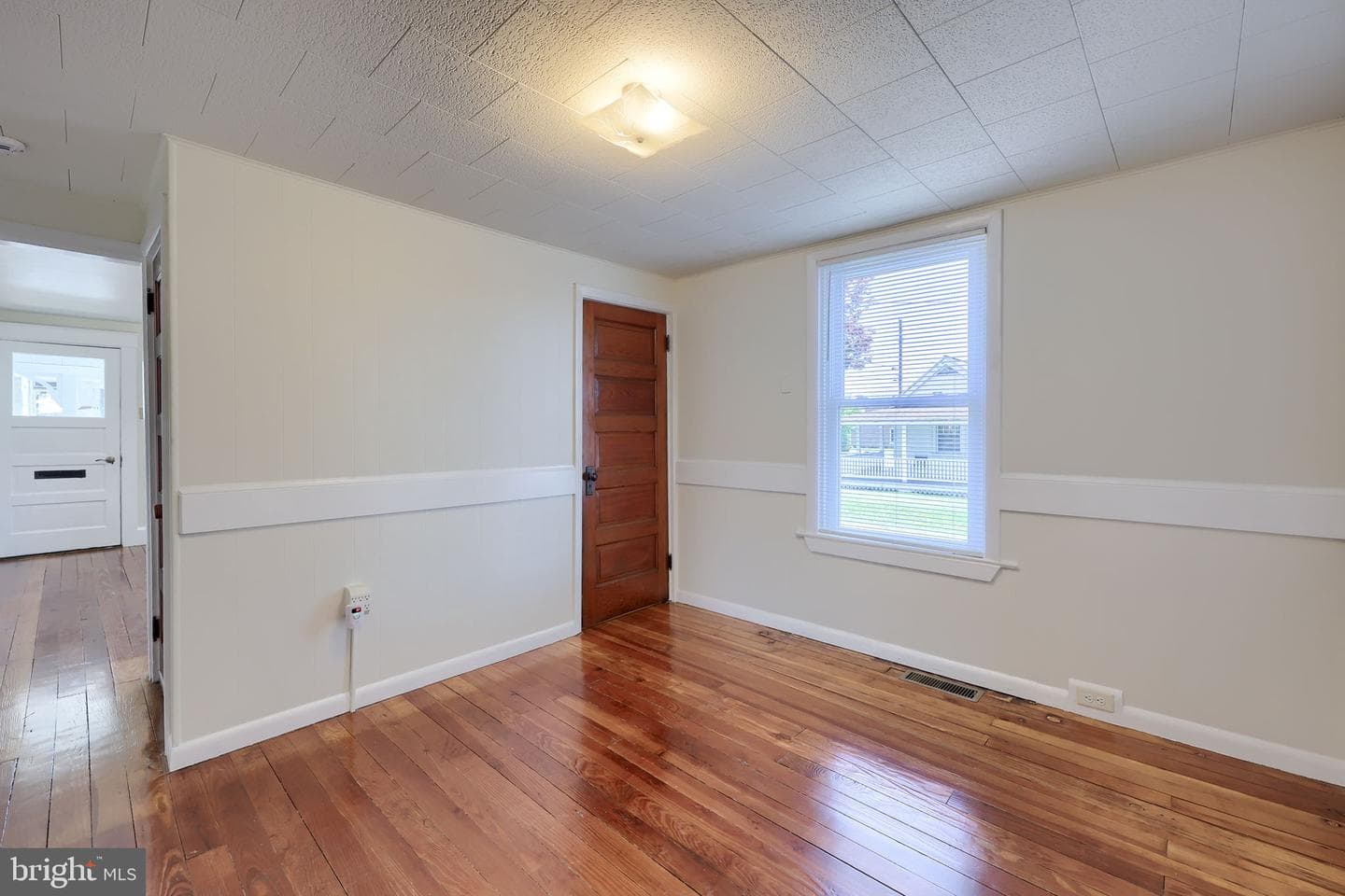 1746 Temple Avenue photo 13