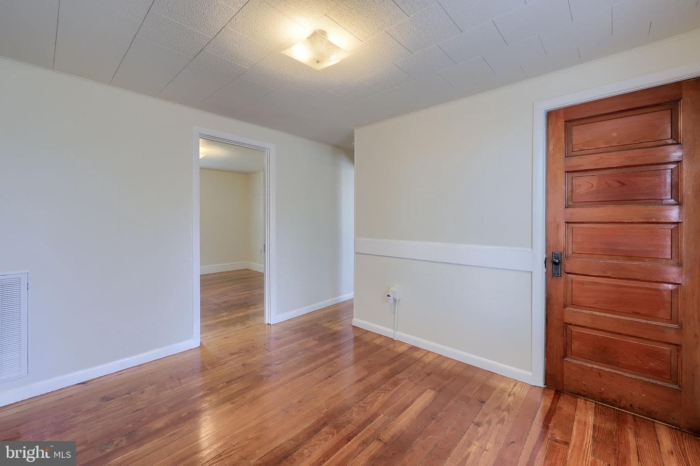 1746 Temple Avenue photo 14