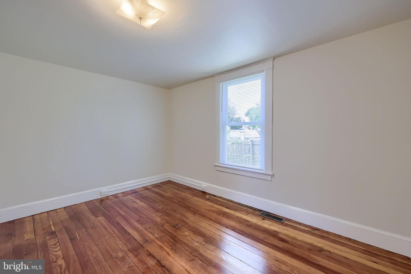 1746 Temple Avenue photo 18