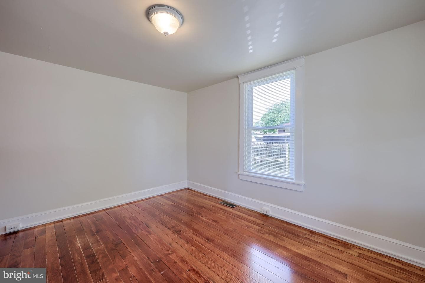 1746 Temple Avenue photo 24