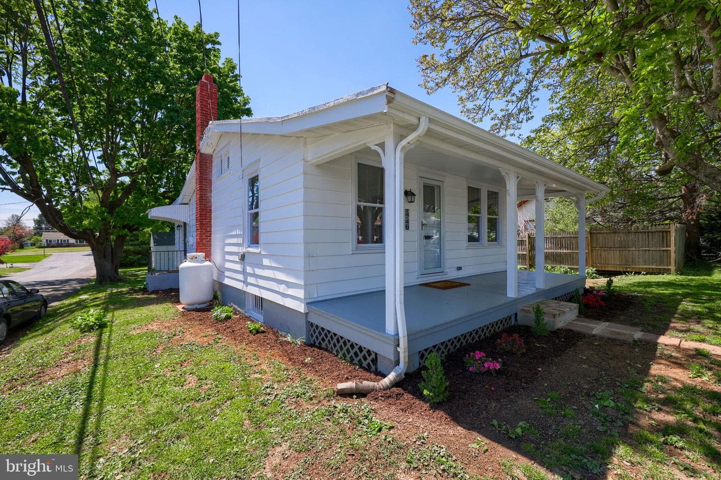 1746 Temple Avenue photo 3