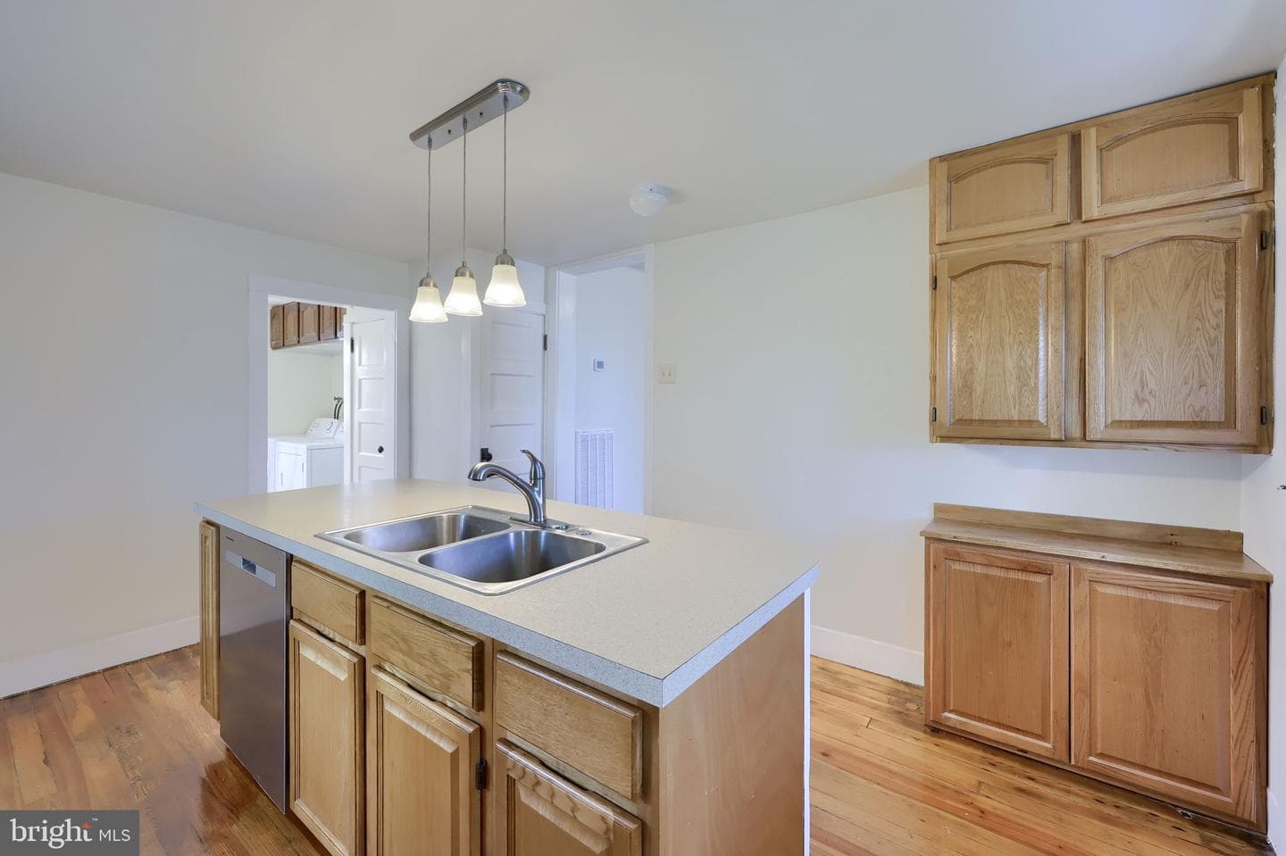 1746 Temple Avenue photo 8