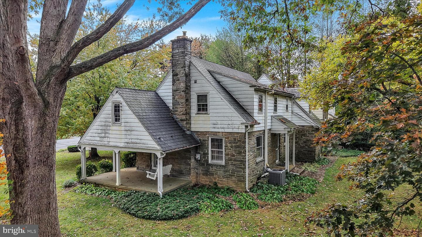 2341 Columbia Avenue photo 4