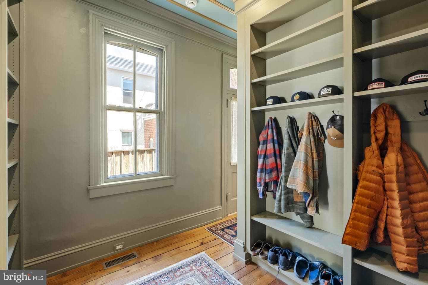 437 W Walnut Street photo 13