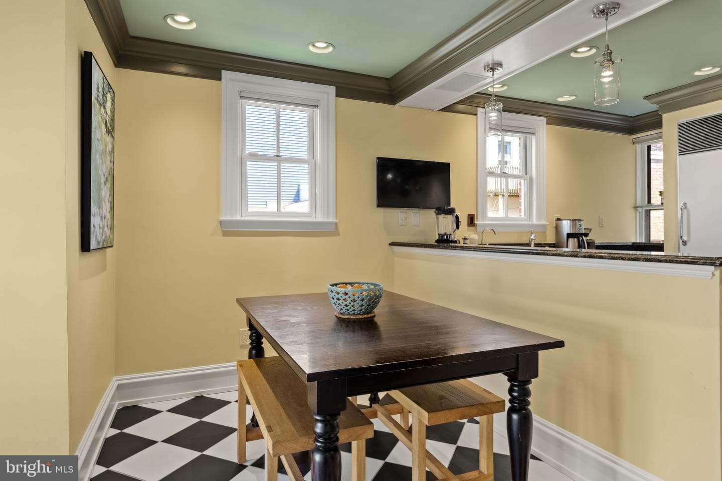 437 W Walnut Street photo 20