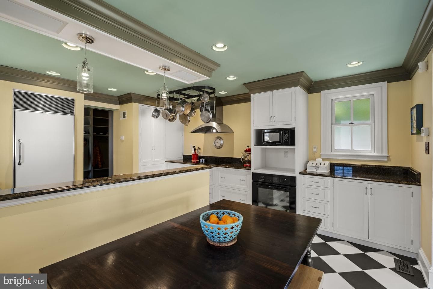 437 W Walnut Street photo 21