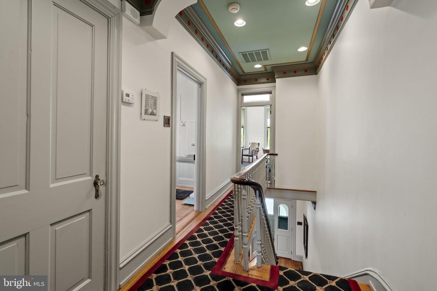 437 W Walnut Street photo 28