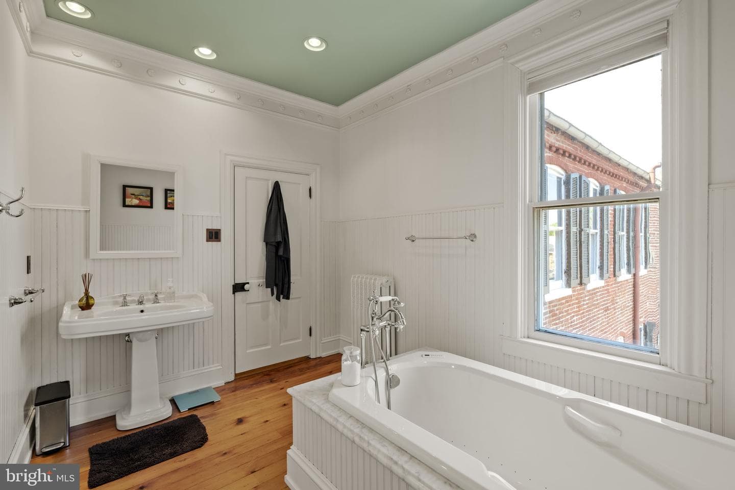 437 W Walnut Street photo 30