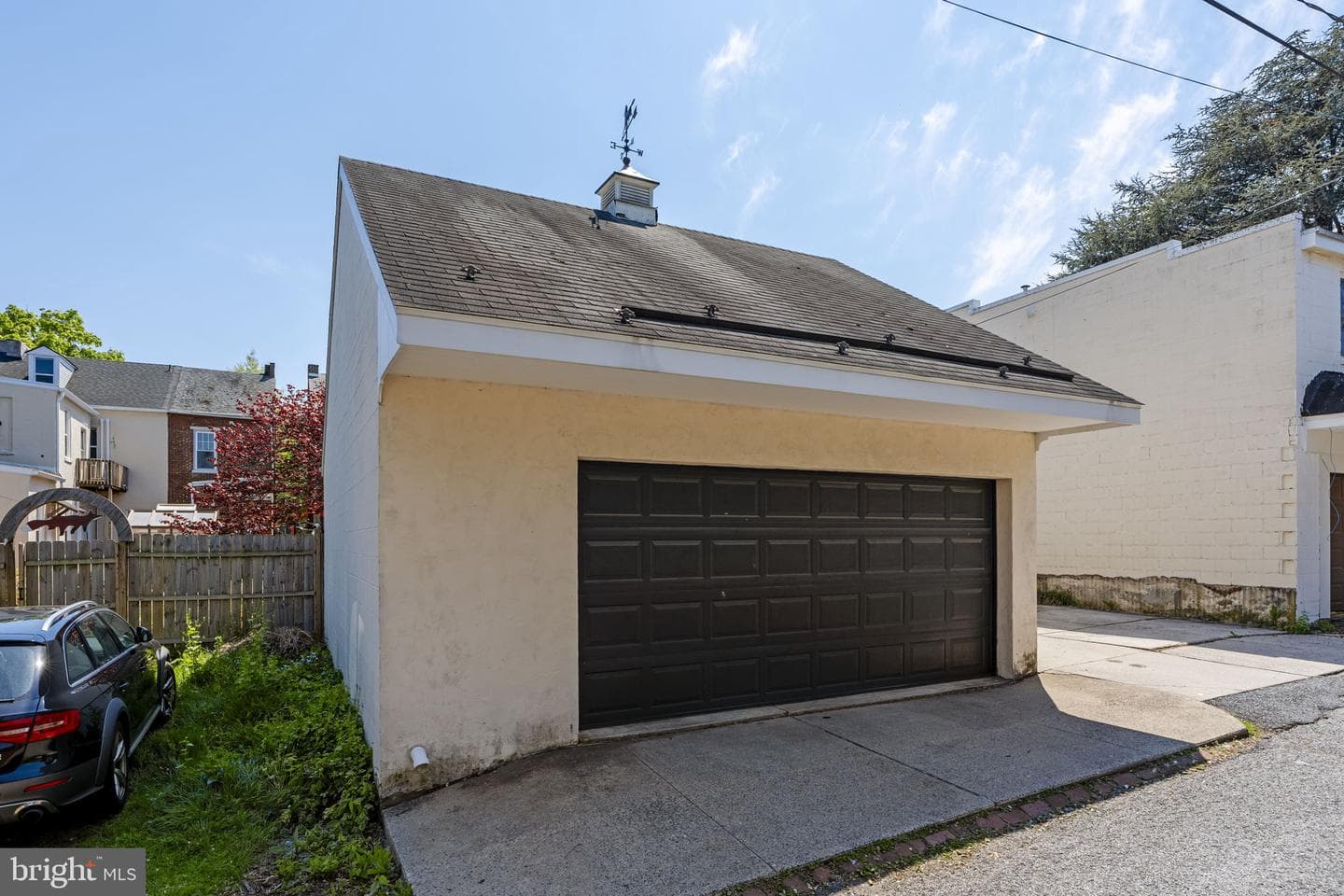 437 W Walnut Street photo 56