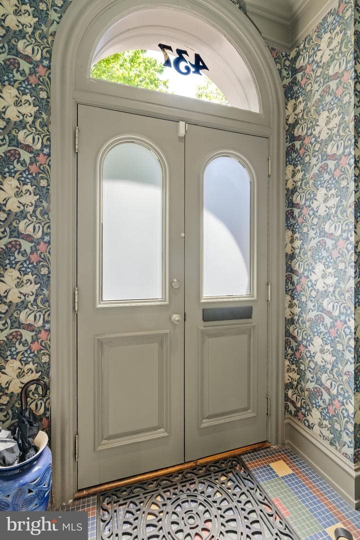 437 W Walnut Street photo 6