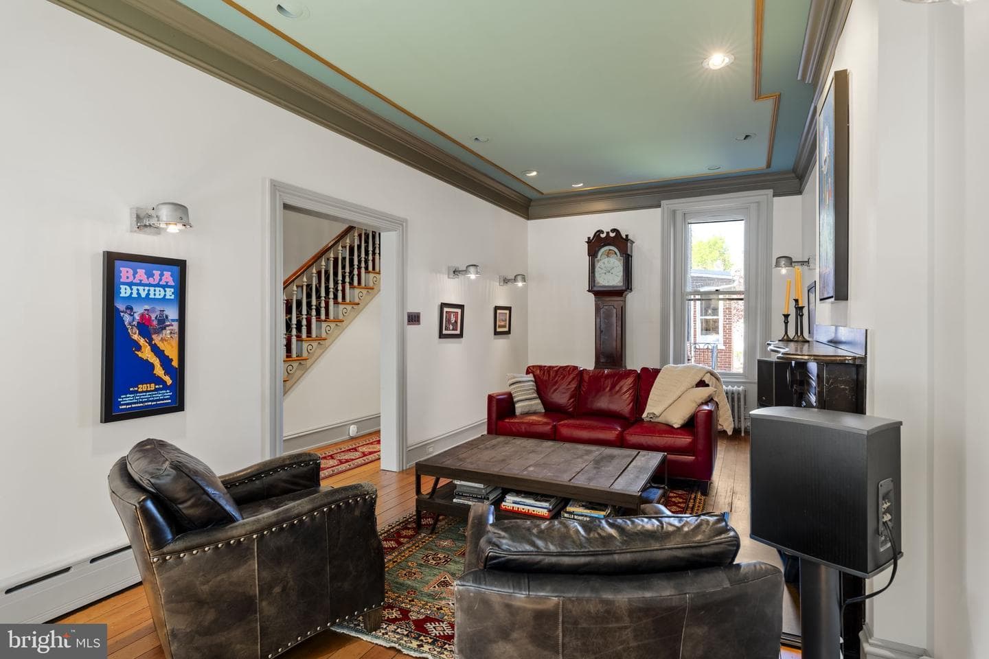 437 W Walnut Street photo 9