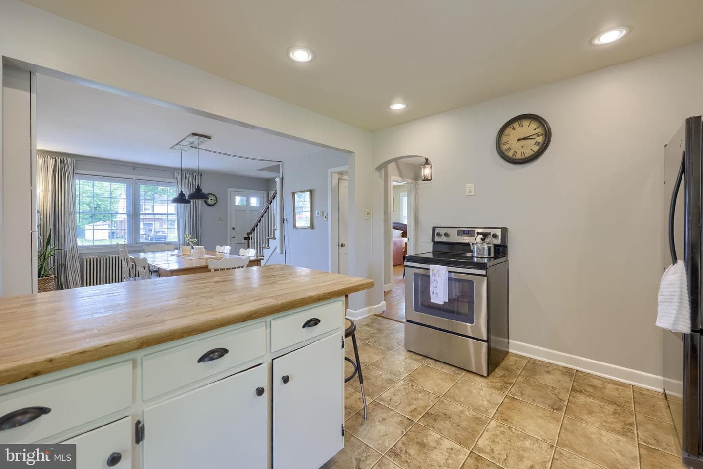 2033 Manor Ridge Drive photo 2